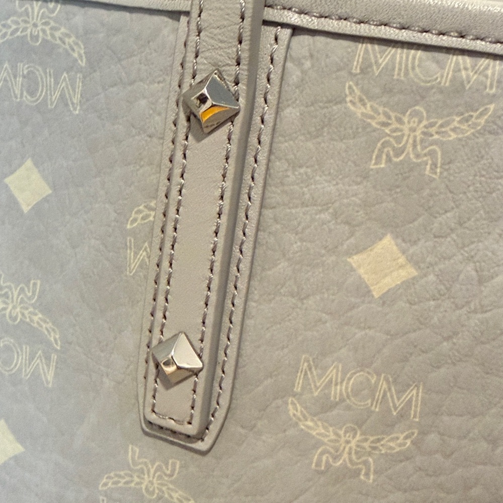 MCM Misty Gray Visetos Aren Shopper Zipper Tote NWT Dustbag, Cards, Shopping Bag - Picture 5 of 10